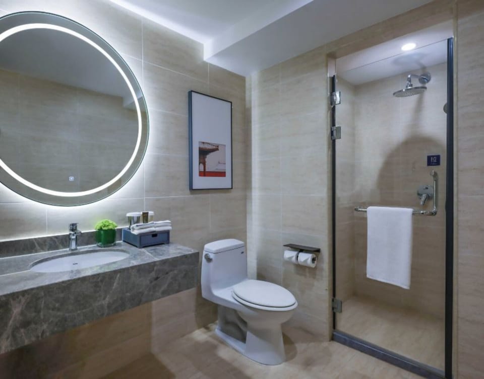 Executive King room | Bathroom | Rainfall showerhead, designer toiletries, hair dryer, bathrobes