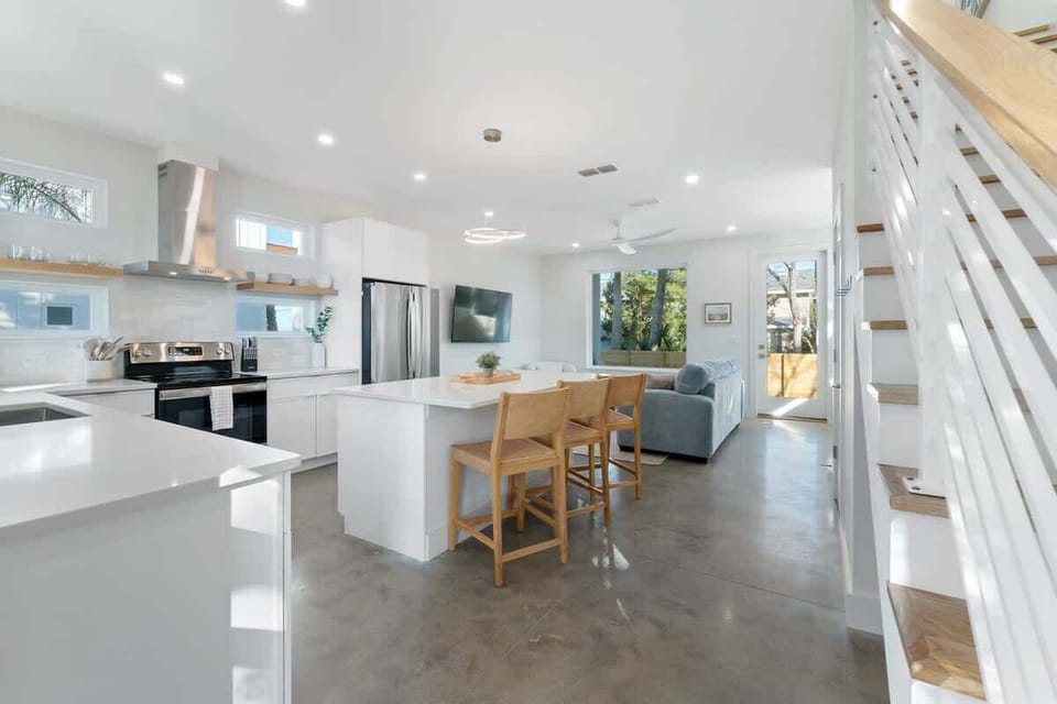 Fully equipped & stocked kitchen