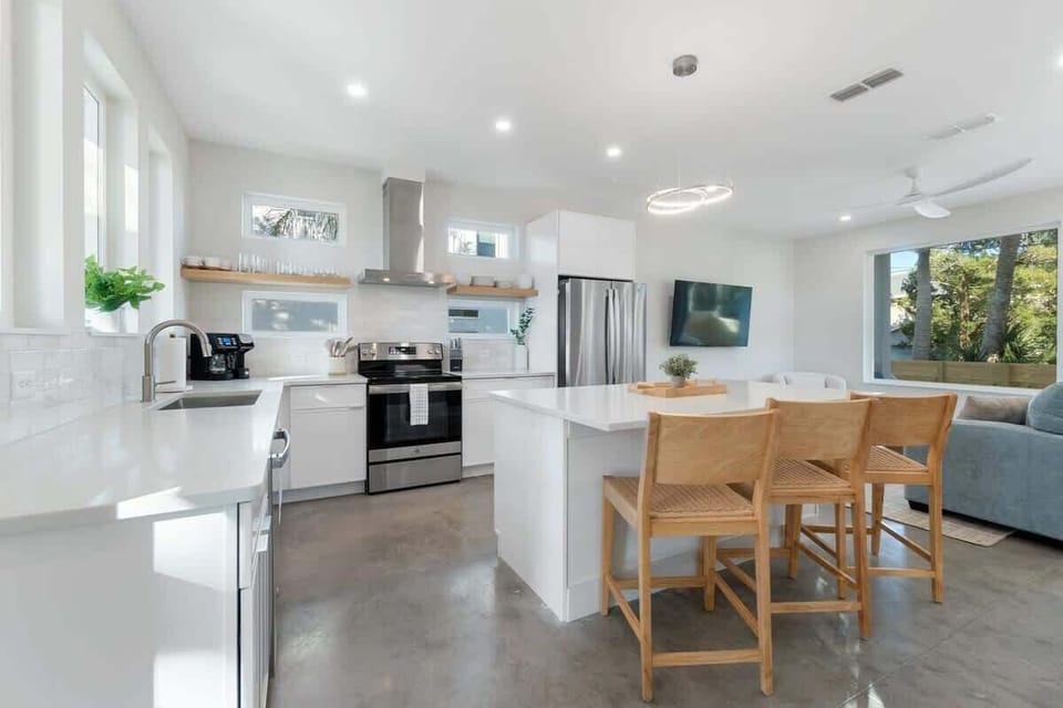 Fully equipped & stocked kitchen