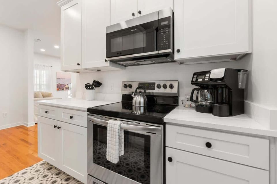 Fully stocked kitchen with dual K-cup/drip coffee maker
