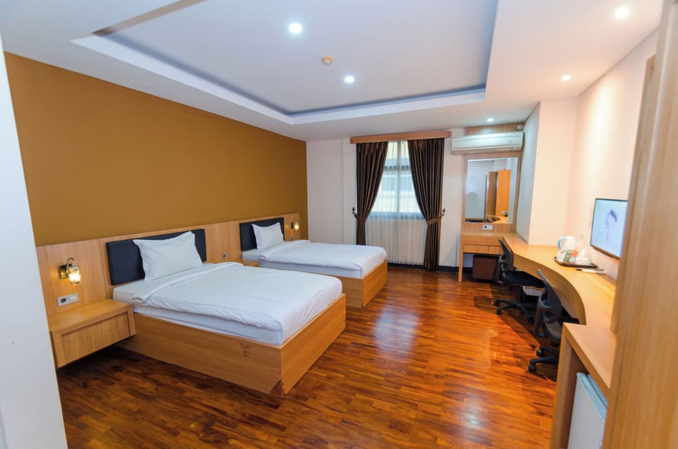 Executive Twin Room | Individually furnished, desk, blackout drapes, soundproofing