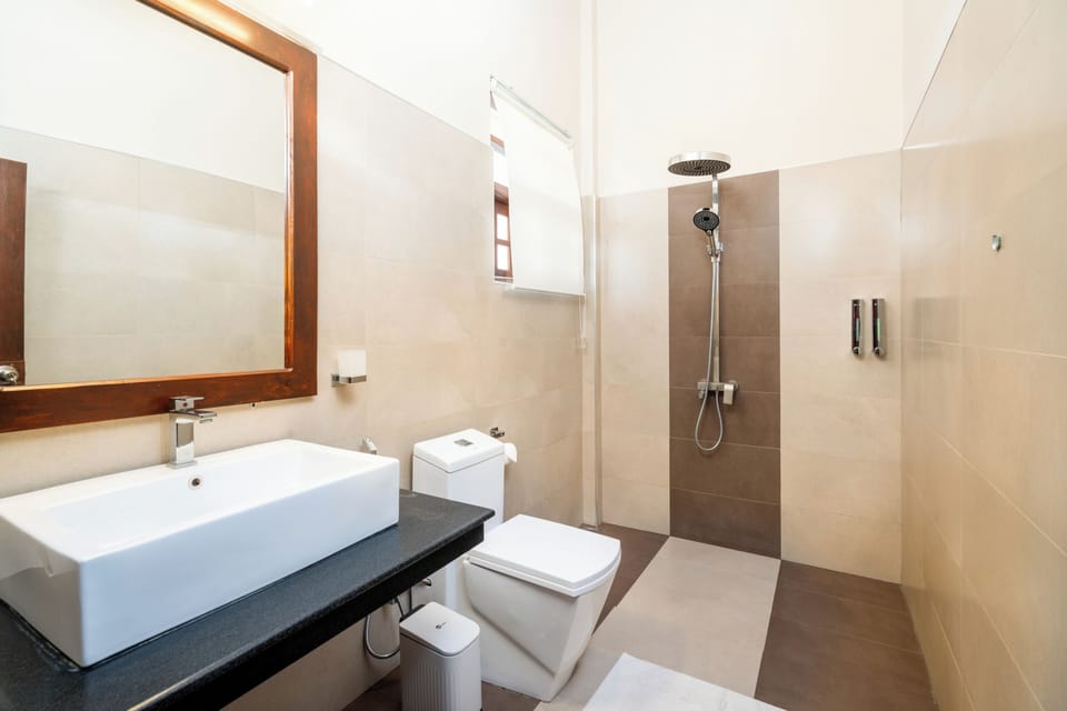 Free toiletries, hair dryer