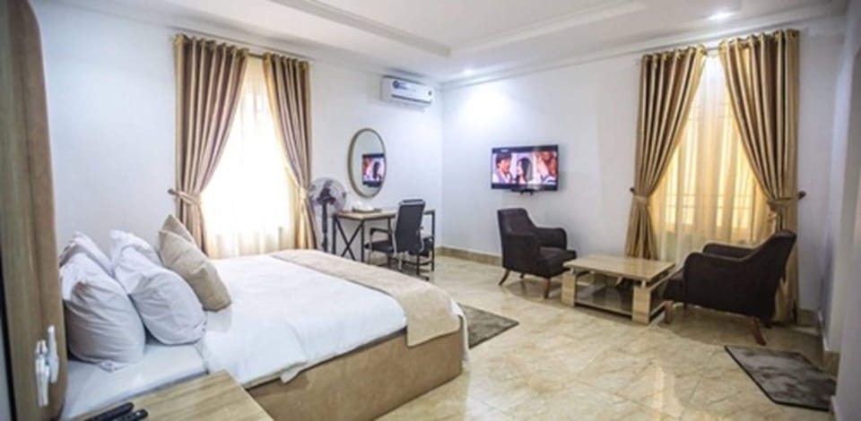 Executive Apartment, 2 Bedrooms | In-room safe, individually decorated, individually furnished, desk