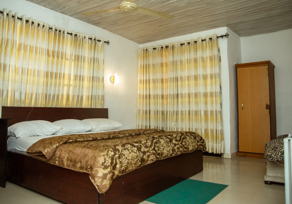 Superior Room | Hypo-allergenic bedding, desk, laptop workspace, free WiFi