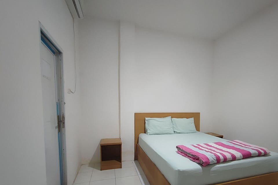 Deluxe Double Room | Desk, laptop workspace, bed sheets
