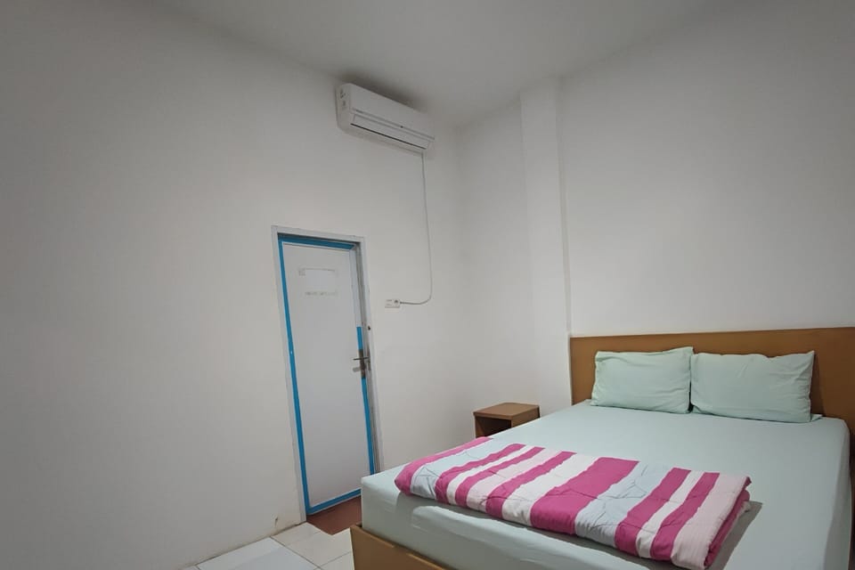 Deluxe Double Room | Desk, laptop workspace, bed sheets
