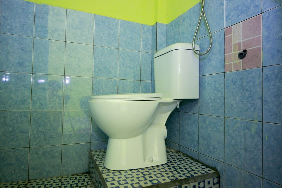 Standard Double Room | Bathroom | Shower, towels
