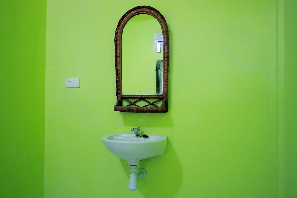 Standard Double Room | Bathroom | Shower, towels