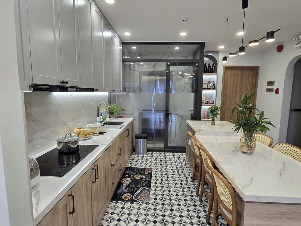 Luxury Apartment, 2 Bedrooms, Ocean View | Private kitchen | Paper towels