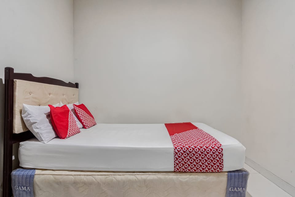 Standard Double Room | Desk, free WiFi, bed sheets
