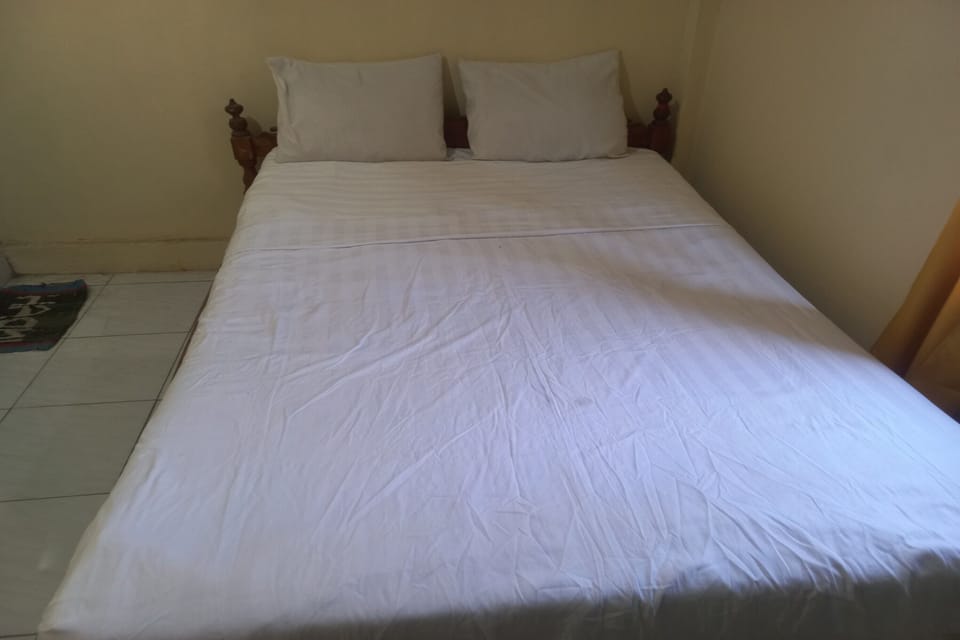 Basic Double Room | Free WiFi, bed sheets