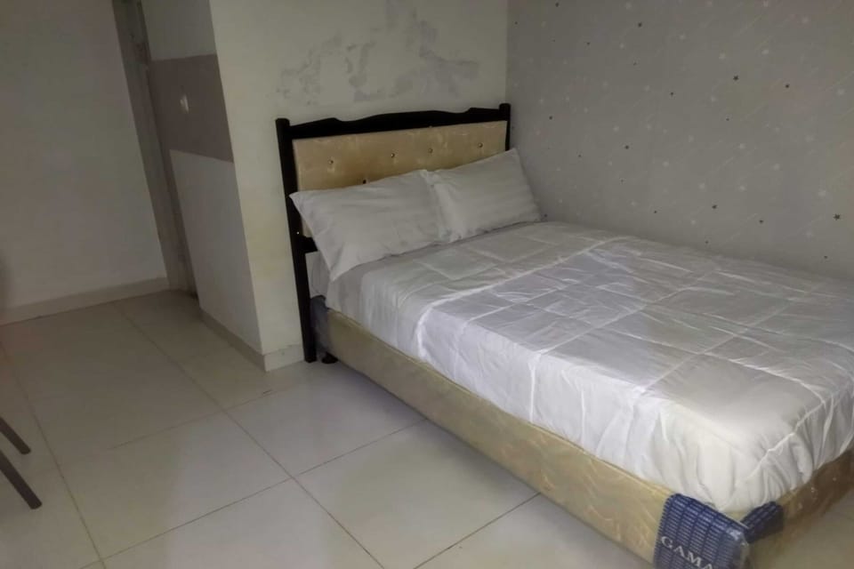 Desk, laptop workspace, bed sheets