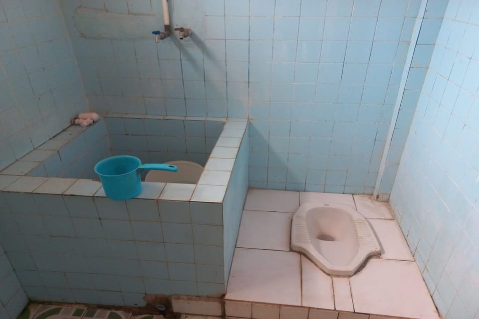 Basic Double Room | Bathroom | Shower, towels
