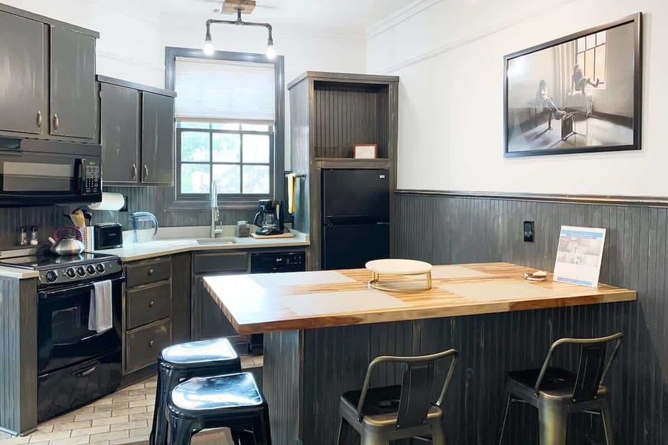 Make your lunch effortlessly in our fully equipped kitchen!