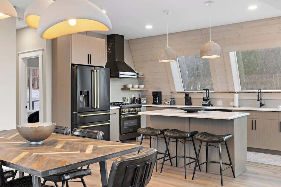 Cook up something special in this fully equipped modern kitchen!