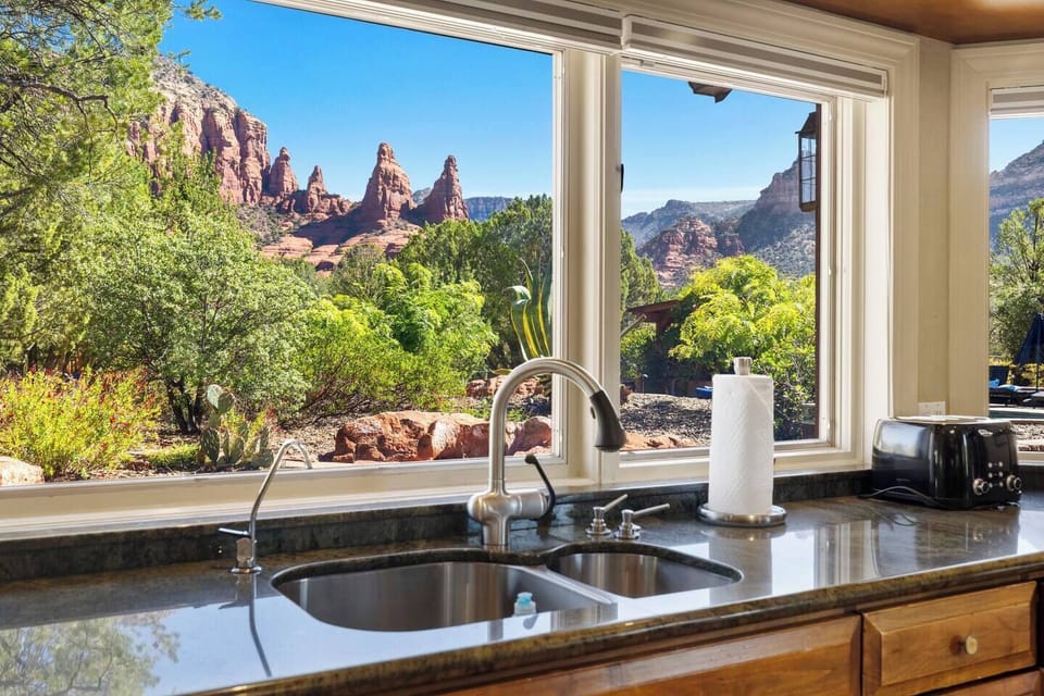 Spectacular Panoramic Red Rock Views from the Kitchen