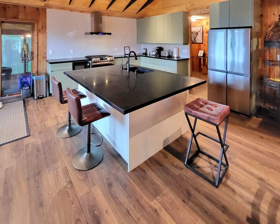 Kitchen with large island