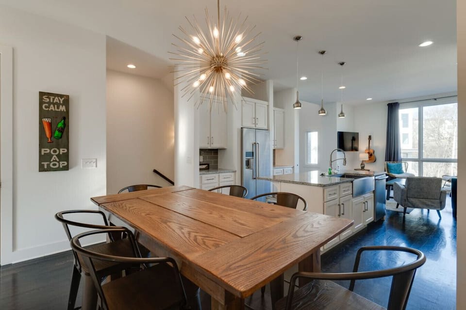 Dining Seats 6