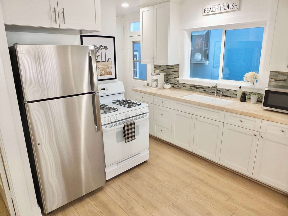 House, Multiple Beds, Kitchen, Partial Ocean View (Casetta al Mare) | Private kitchen | Coffee/tea maker, fridge, microwave, oven