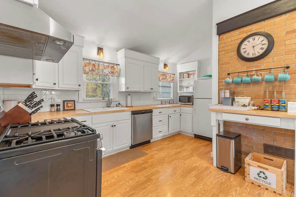 House, Multiple Beds, Patio, Garden View (Cappawack Cottage) | Private kitchen | Fridge, microwave, oven, stovetop
