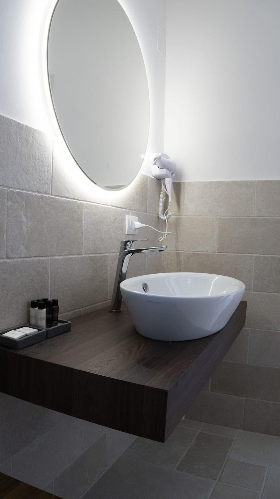 Panoramic Studio Suite | Bathroom | Hair dryer