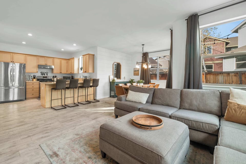 House, Multiple Beds, Patio, Garden View (Rocca Way Getaway) | Living area | 42-inch flat-screen TV with digital channels, fireplace