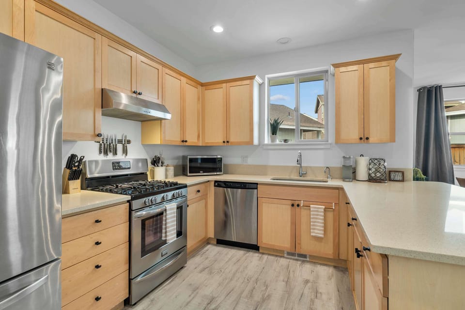 House, Multiple Beds, Patio, Garden View (Rocca Way Getaway) | Private kitchen | Fridge, microwave, oven, stovetop