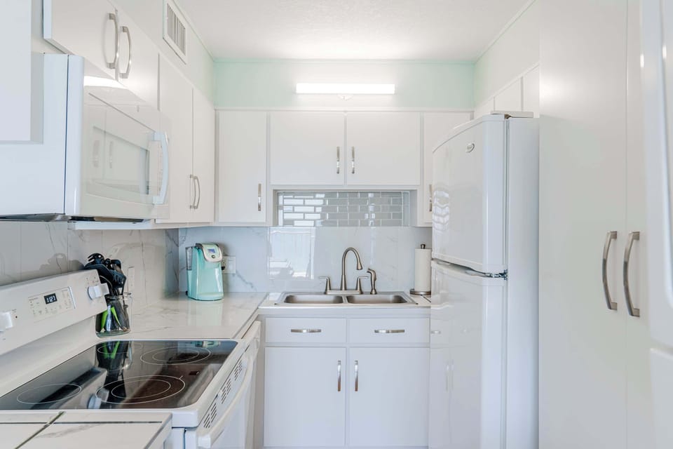 Condo, Multiple Beds, Balcony, Ocean View (Once Upon a Dream) | Private kitchen | Fridge, microwave, oven, stovetop