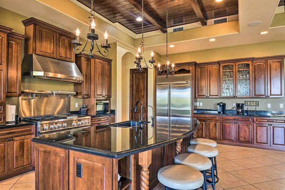 House, Multiple Beds, Pool Access, Mountain View (East Mesa Desert) | Private kitchen | Fridge, microwave, oven, stovetop