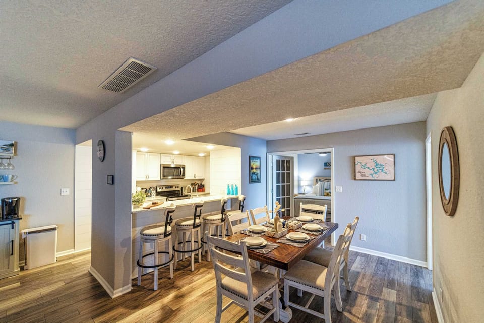 Condo, Multiple Beds, Balcony (Lazy L at the Lake) | Dining