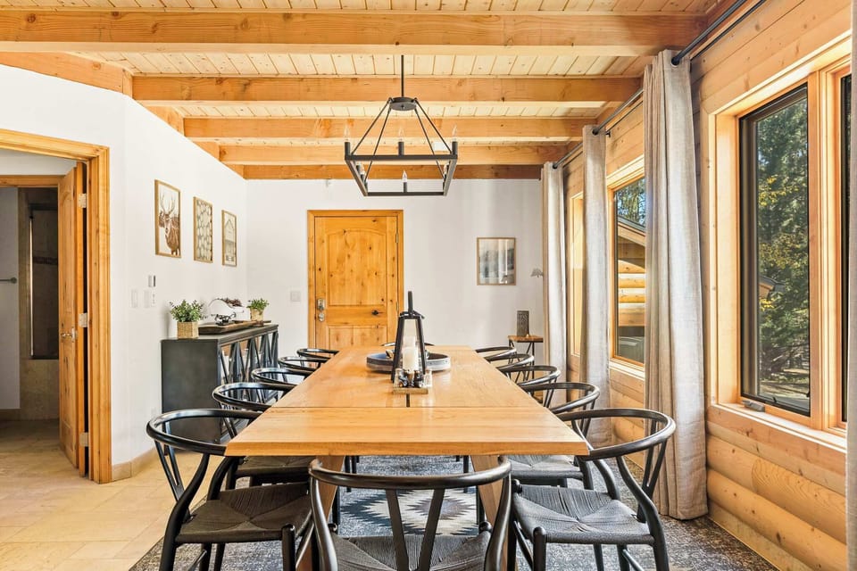 Cabin, Multiple Beds, Patio, Mountain View (Summit Pine Lodge) | Dining