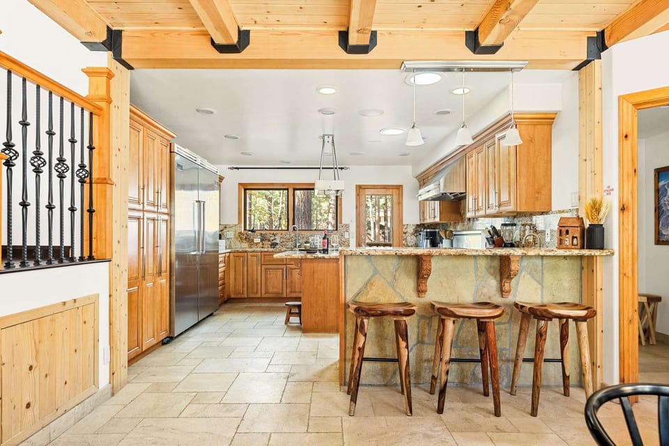 Cabin, Multiple Beds, Patio, Mountain View (Summit Pine Lodge) | Private kitchen | Fridge, microwave, oven, stovetop