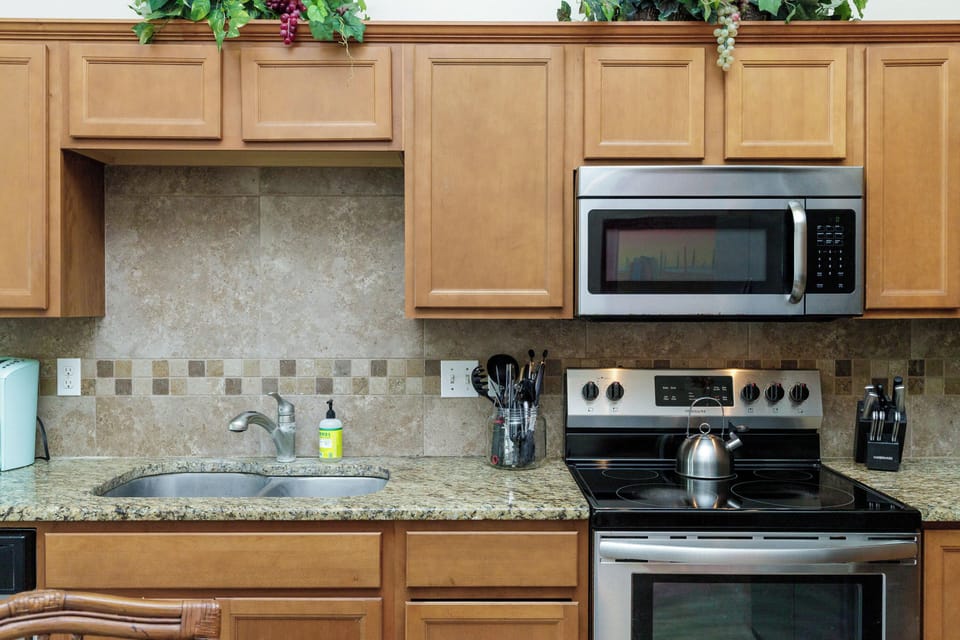 Townhome, Multiple Beds, Kitchen (Island Time) | Private kitchen | Fridge, microwave, oven, stovetop