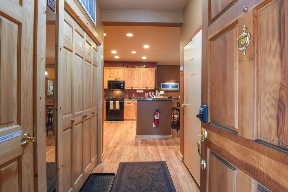 Townhome, Multiple Beds, Patio, Mountain View (Crystal Charm) | Private kitchen | Fridge, microwave, oven, stovetop