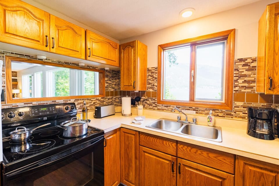 Kitchen with post and pans