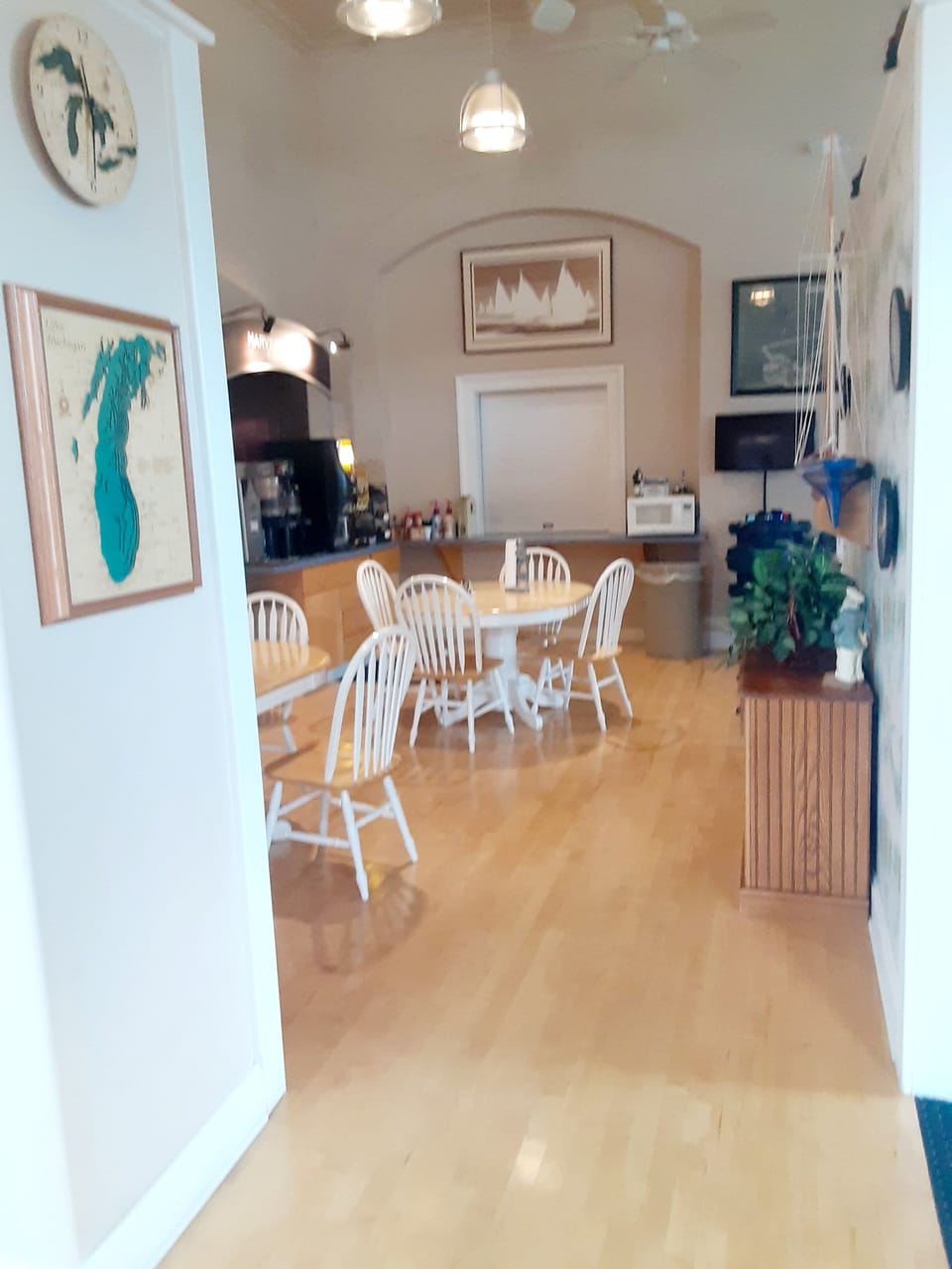 BOATERS LOUNGE VENDING AND  DINING AREA