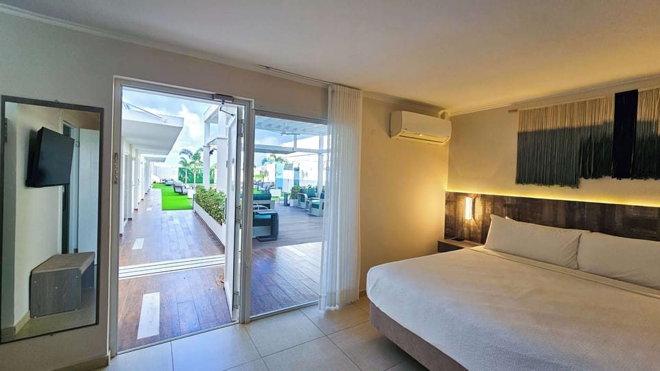 Standard Room, 1 King Bed, Non Smoking, Pool View | In-room safe, desk, blackout drapes, iron/ironing board