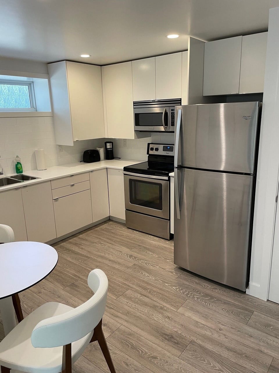 Full kitchen