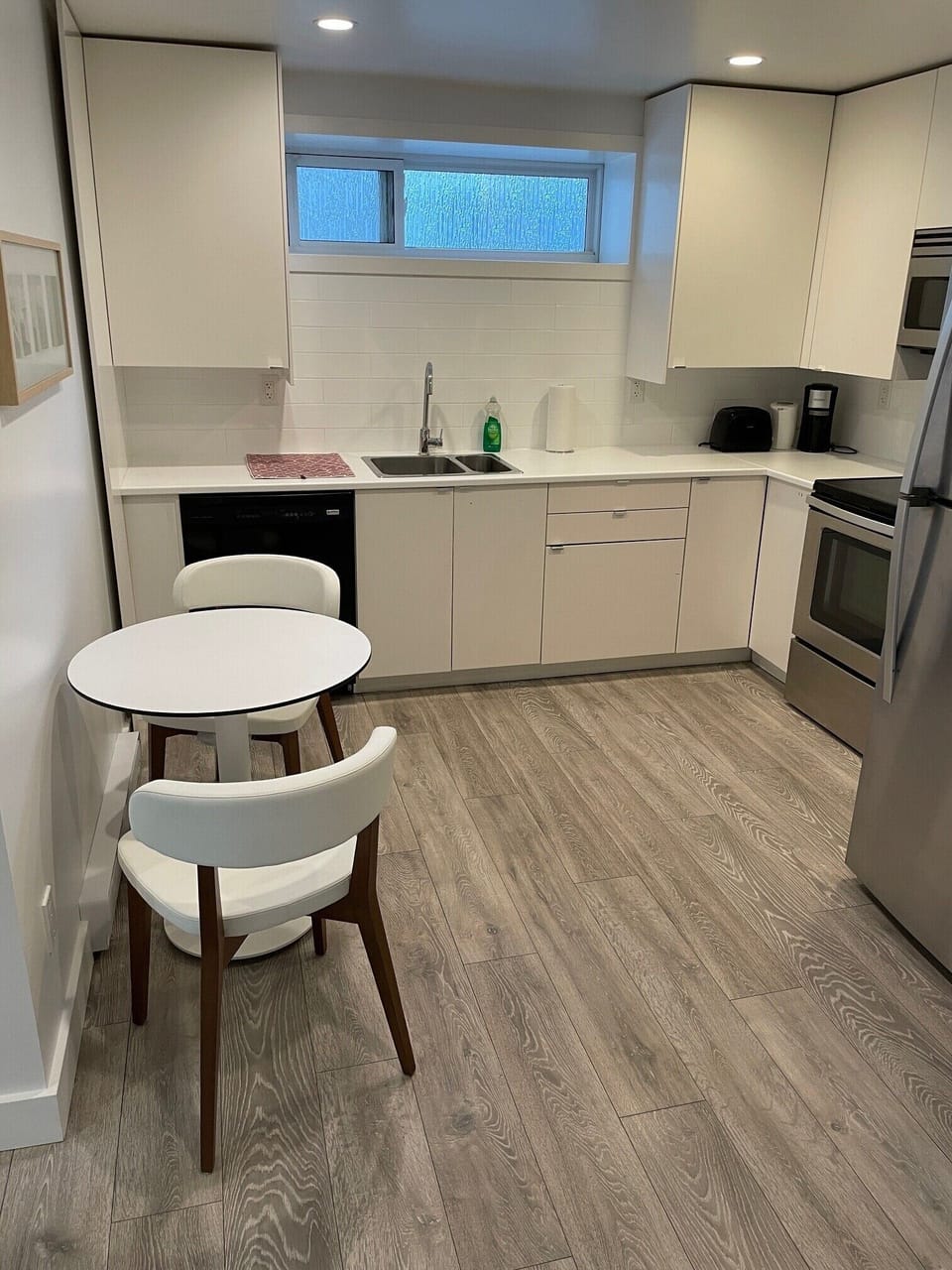 Full kitchen