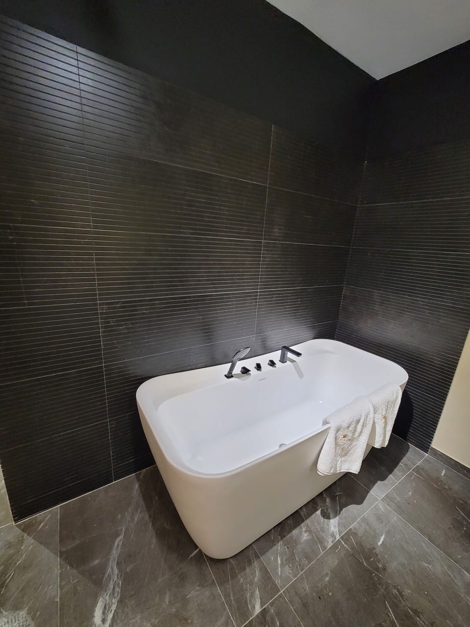 Private spa tub