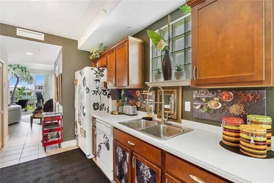 Luxury Townhome | Private kitchen | Full-size fridge, microwave, oven, stovetop