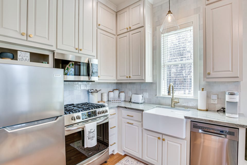 Kitchen | Keurig Coffee Maker | Toaster | Cooking Basics