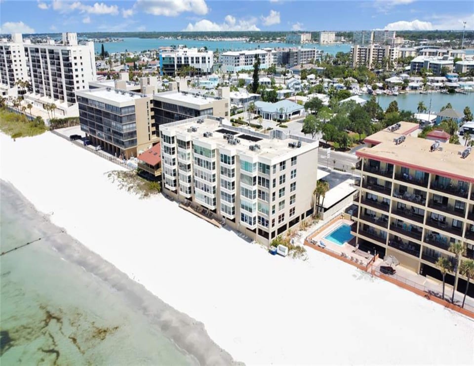 Condo (2 Bedrooms) | Property amenity
