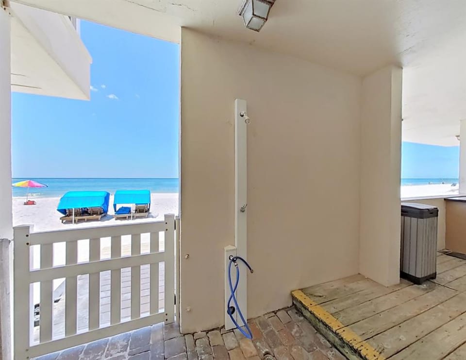 Condo (2 Bedrooms) | Property amenity