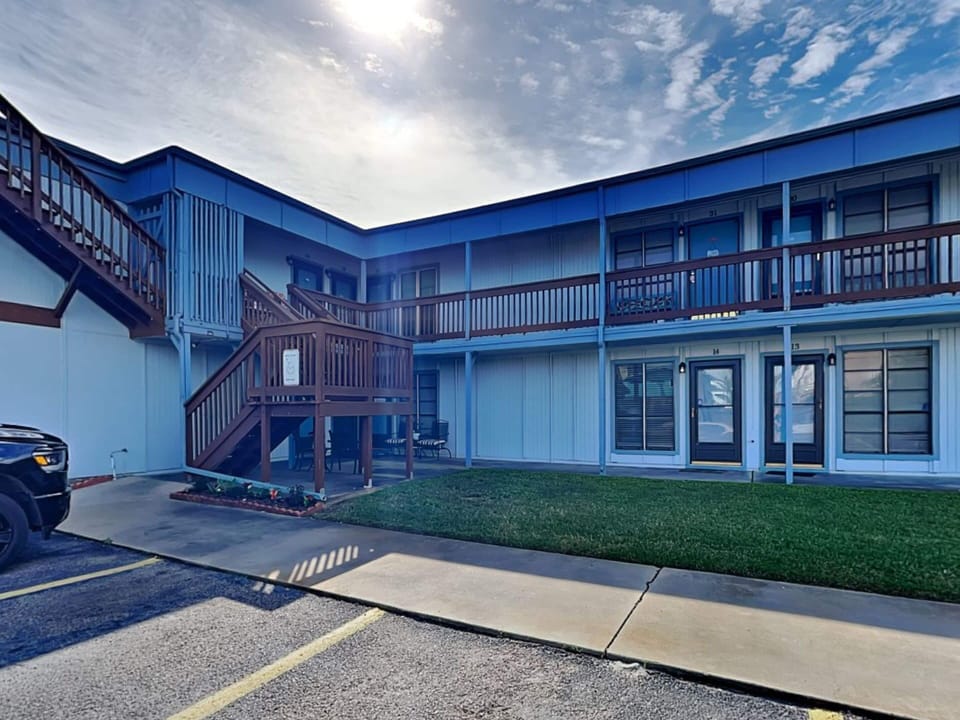 Condo (2 Bedrooms) | Property amenity