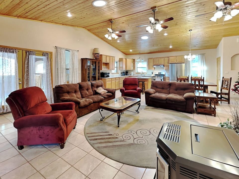 House (3 Bedrooms) | Property amenity