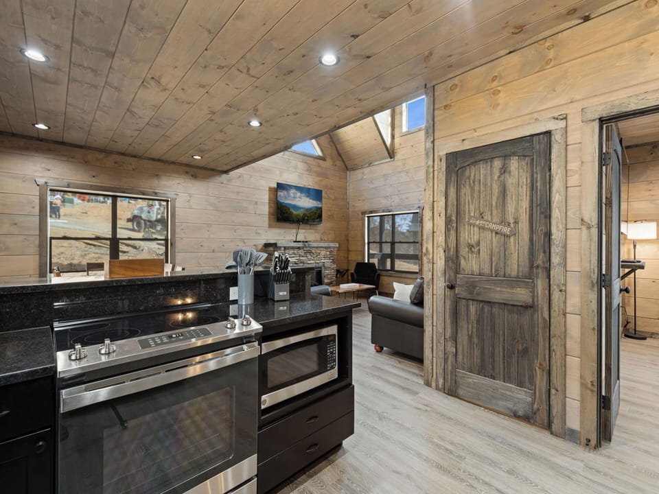 Studio (3 Bedrooms) | Property amenity