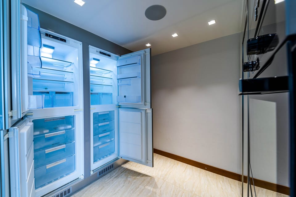 Blender, ice maker