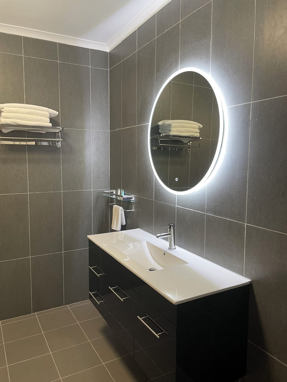 Family Room, 1 Bedroom | Bathroom | Towels