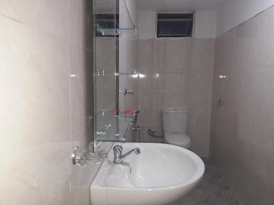 Shower, towels, toilet paper